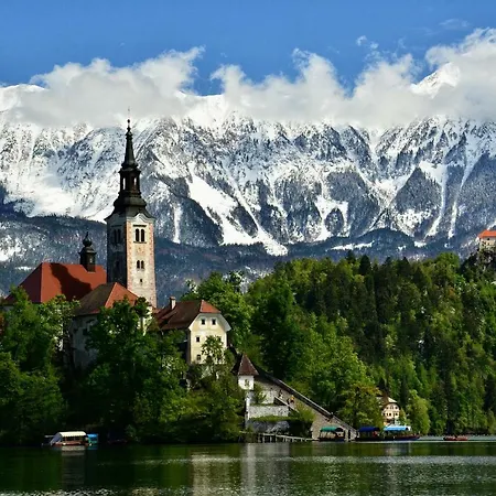 Slovenian Traditional Begunje na Gorenjskem