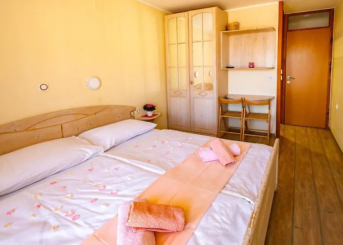 Slovenian Traditional بيغونيي نا غورينيسكِ